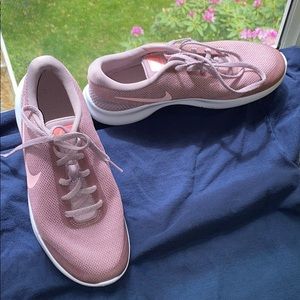 NWOT Nike Women's Flex Experience Rn 7